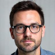 Photo de profil de Marc Dubois, spécialiste en optique et animateur d'ateliers.